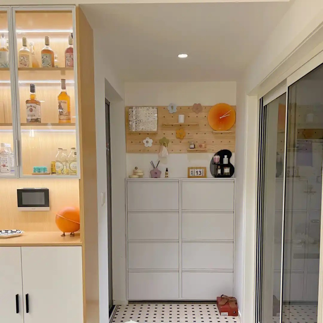 Low-Budget Rental Makeovers